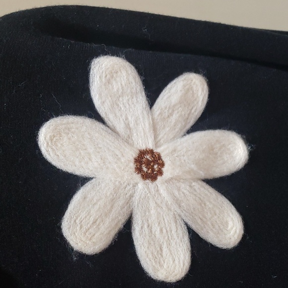 Nwt Medium Aaeda black sweater with white flowers - Picture 6 of 11